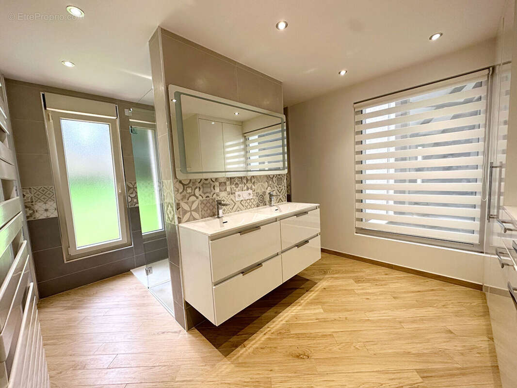 Maison à LA VENDUE-MIGNOT