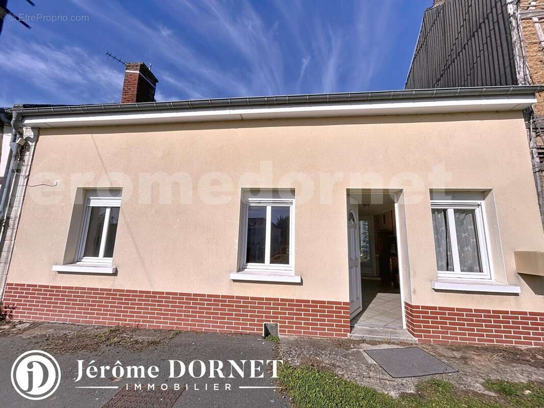 gu_00010 - Maison à CREVECOEUR-LE-GRAND