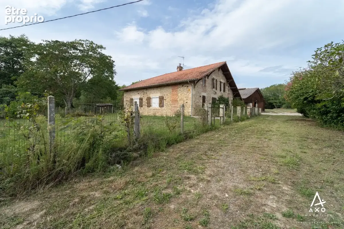 Maison en pierres, dépendances en lisière de foret - photo 2