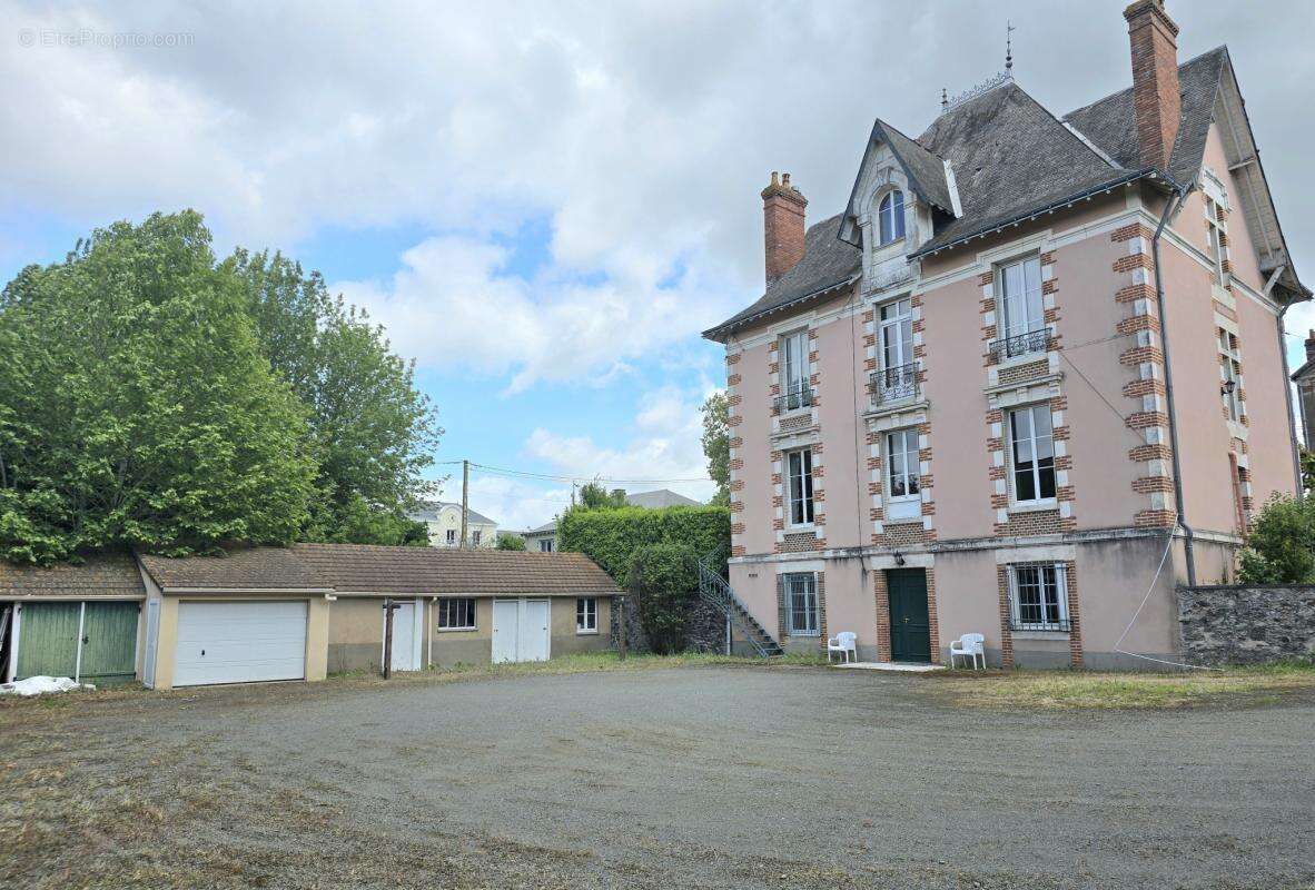 Maison à SABLE-SUR-SARTHE