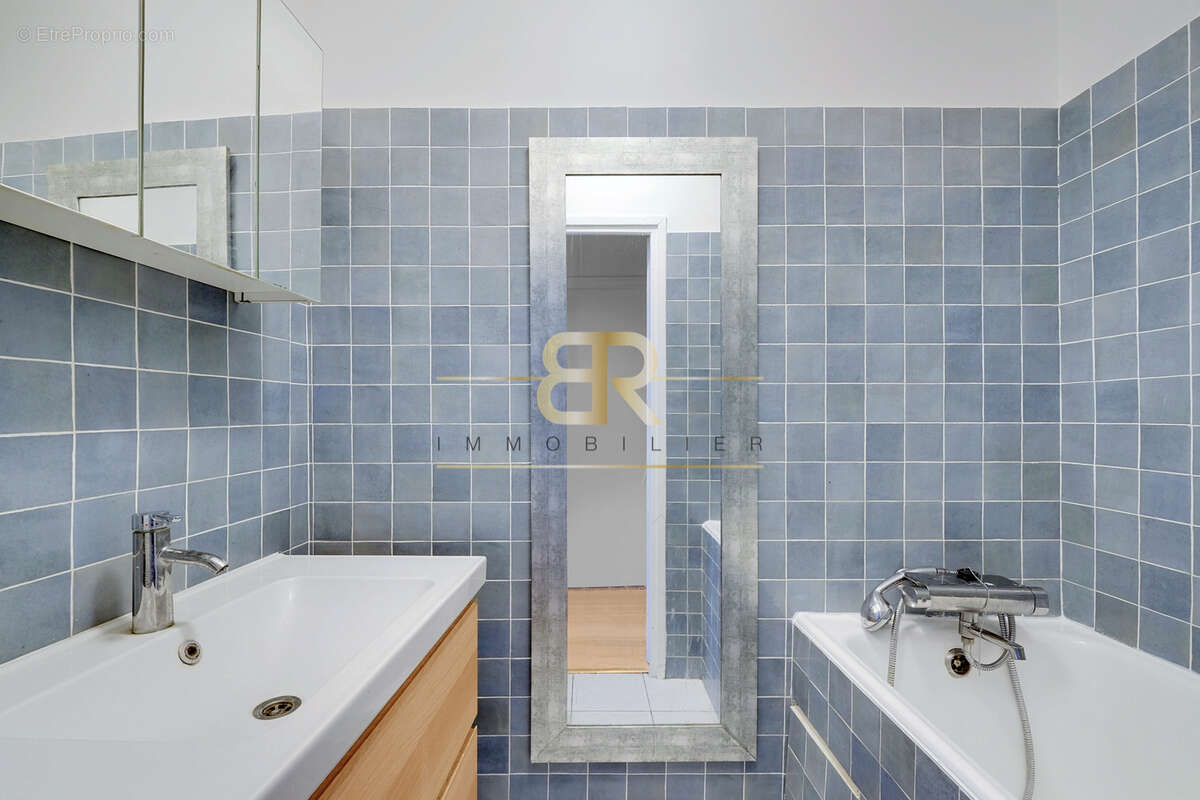 Appartement à PARIS-10E