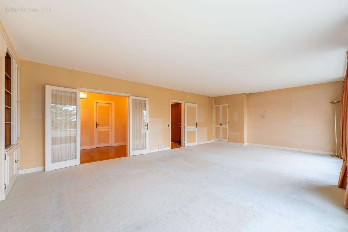 Appartement à VILLE-D'AVRAY