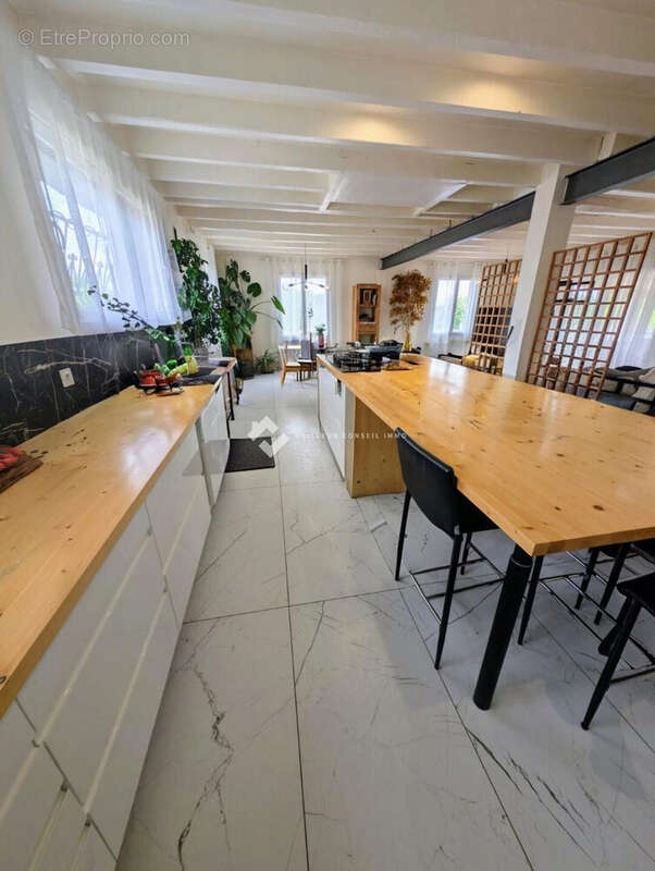 Maison 253 m² à Buxerolles  - photo 4