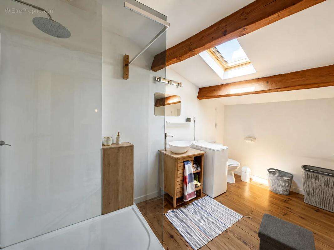 Maison de caractère entièrement rénovée – 173 m² – Terrain de 1 100 m² – Romagnat - photo 11