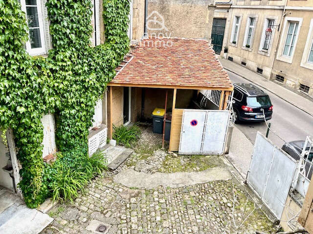 Immeuble avec appartement duplex renove sur local commercia - photo 4