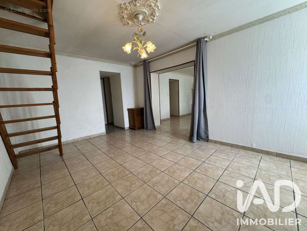 Maison 70 m² à Vivy  - photo 7