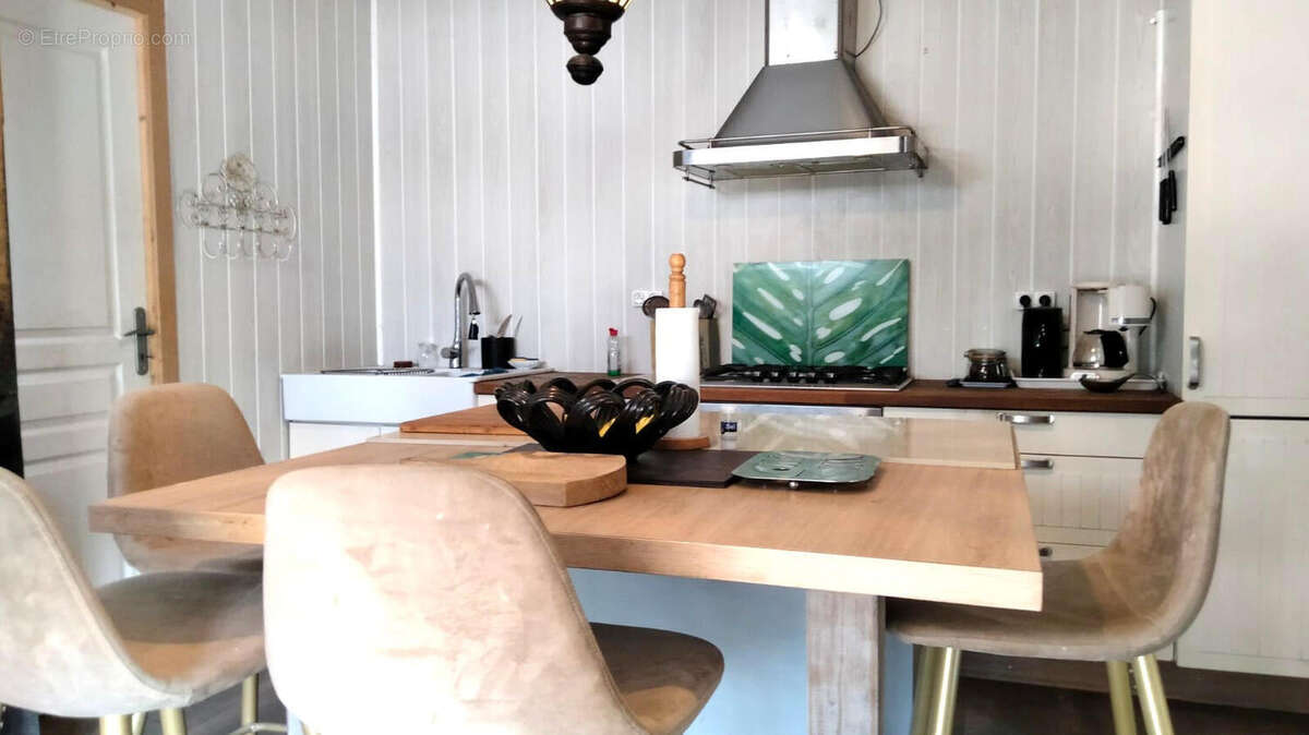 GITE - CUISINE - Maison à SAINT-JUNIEN