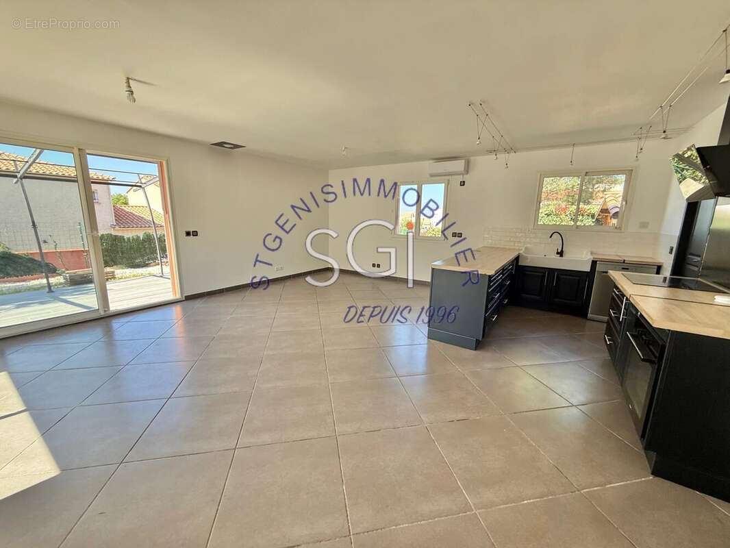 Maison à VILLELONGUE-DELS-MONTS