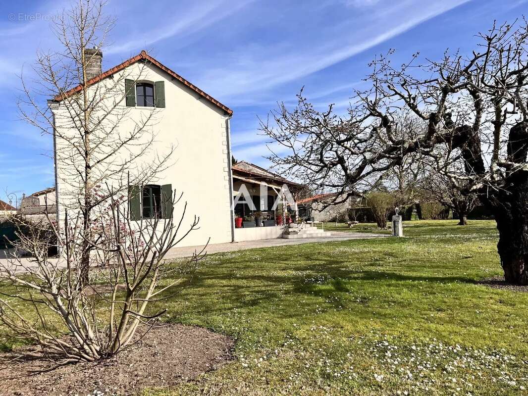 Maison à MAINE-DE-BOIXE