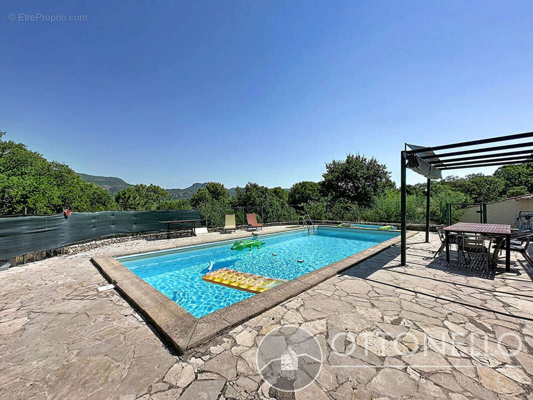 Maison à ROQUEBRUNE-SUR-ARGENS