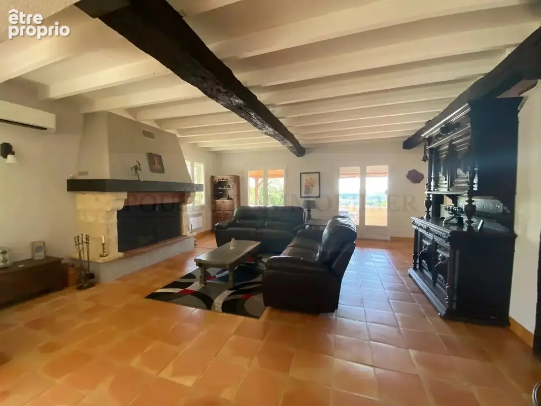 Jolie maison, de 182 m², en partie aménagée de plain-pied sur un terrain de 1ha 56a 32ca. Situation dominante avec vue imprenabl - photo 7
