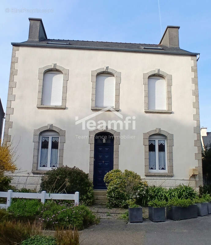 Maison à PLOUGUERNEAU