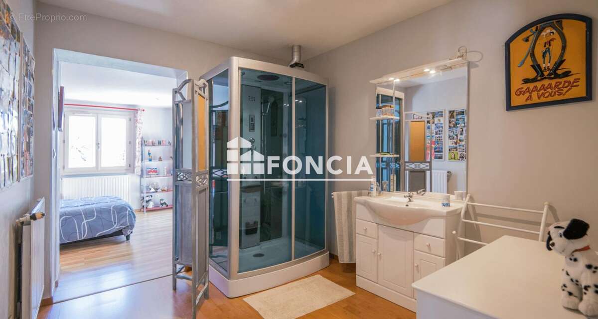 Maison à ONET-LE-CHATEAU