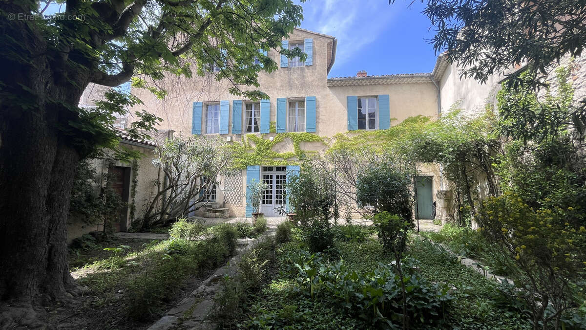 Maison à PERNES-LES-FONTAINES