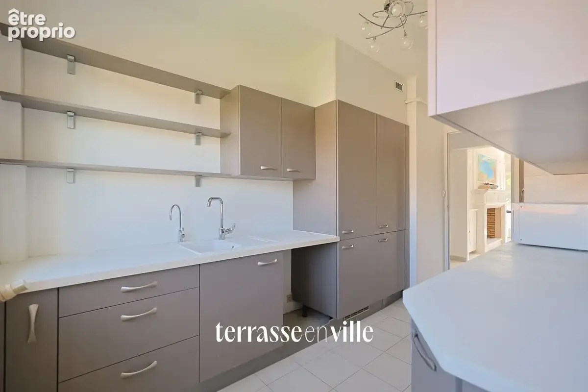 Hyeres - centre - t3 dernier etage terrasse - photo 6