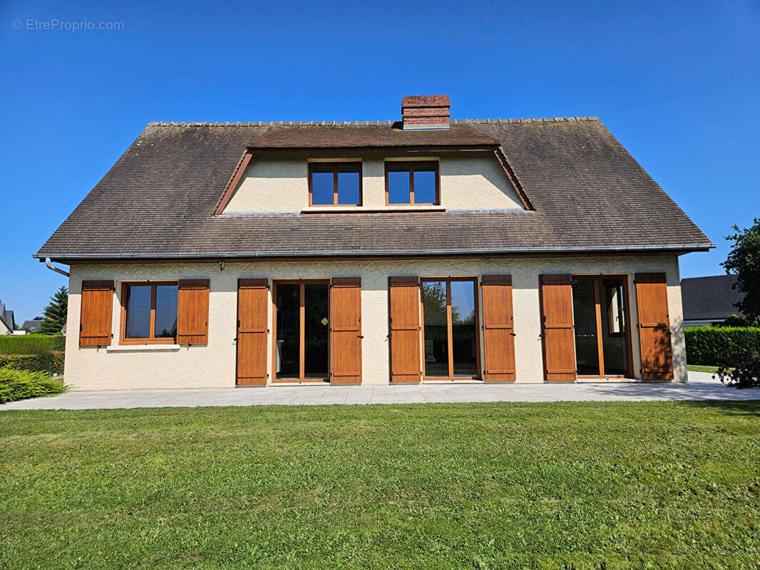 Maison à MONTMAIN