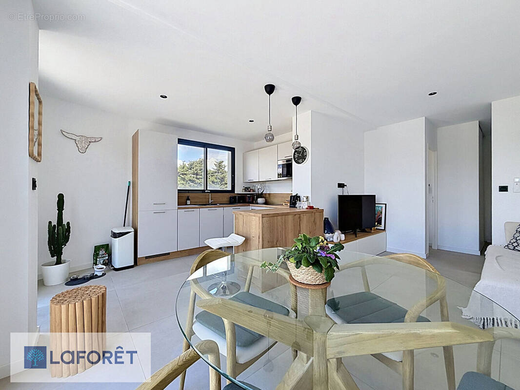 Appartement à SIX-FOURS-LES-PLAGES