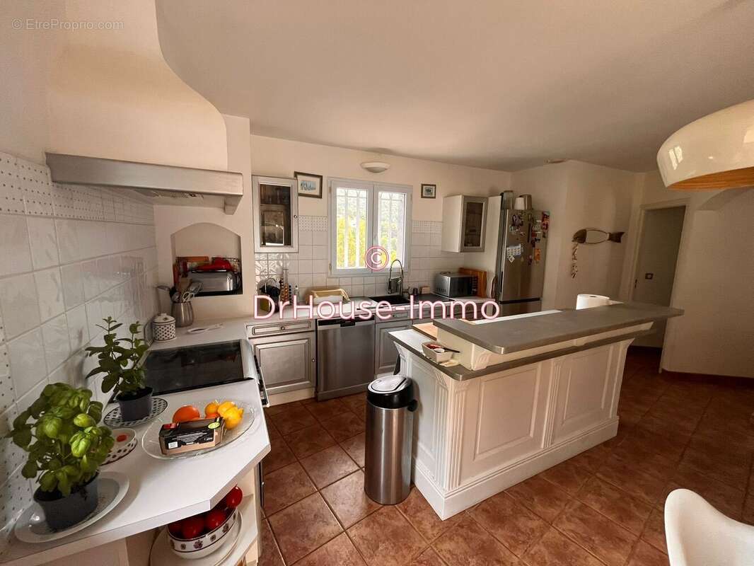 Maison à LE REVEST-LES-EAUX