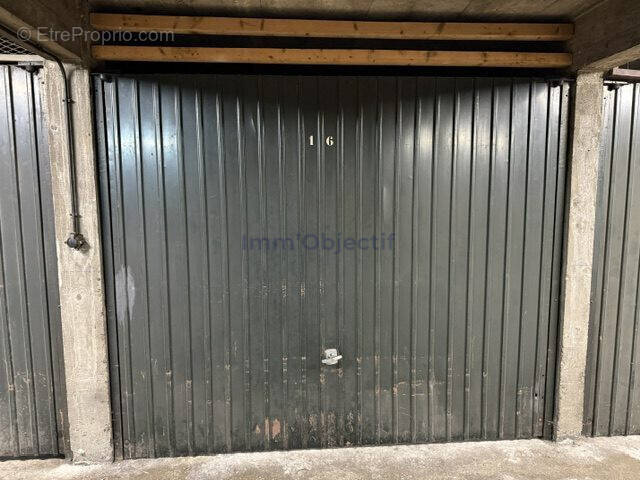 Parking à PARIS-12E