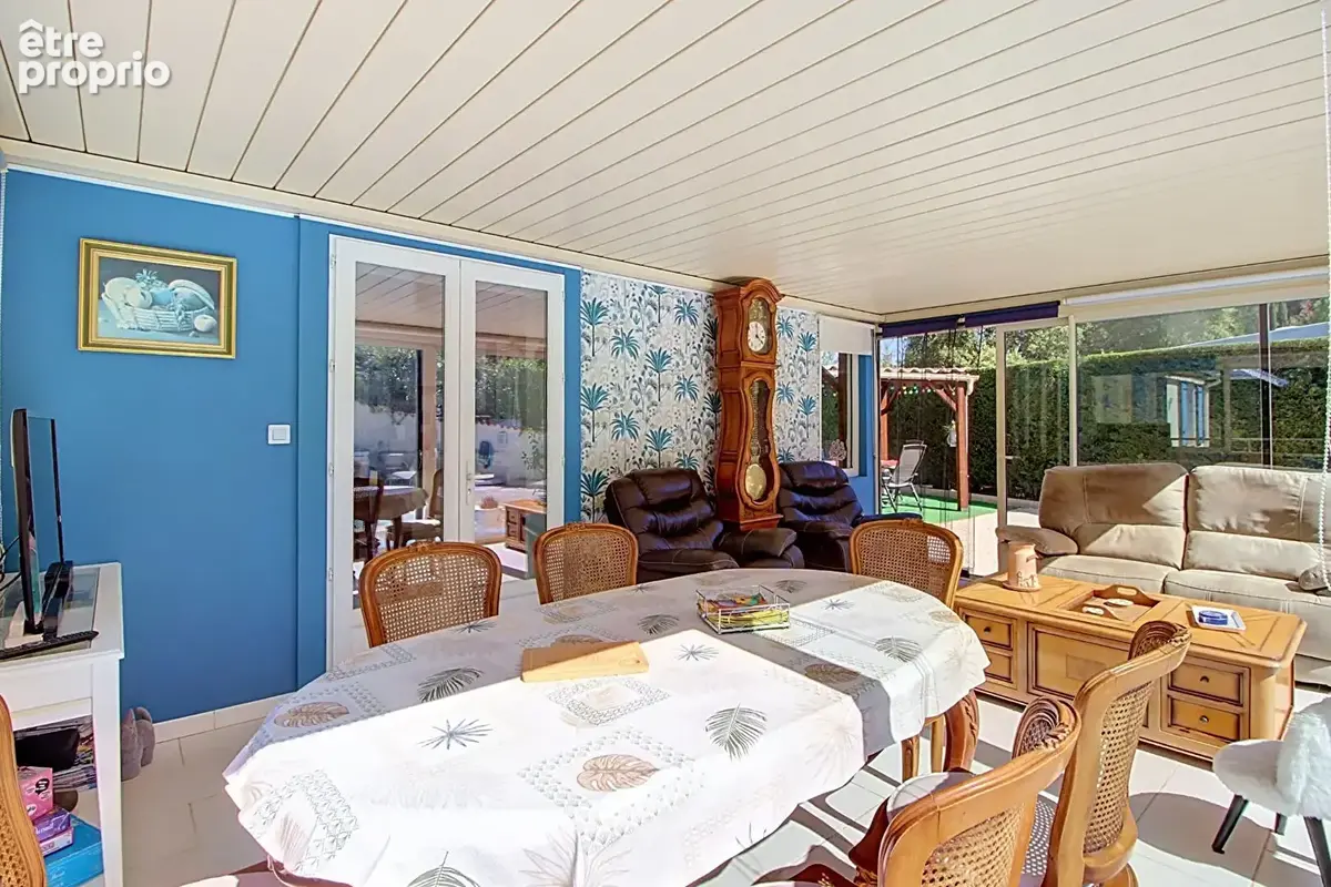 A VENDRE EN EXCLUSIVITÉ- Maison d'environ 120m2 à Vidauban- Terrain 1300m2,- piscine- cuisine d'été- garage - car port - photo 13
