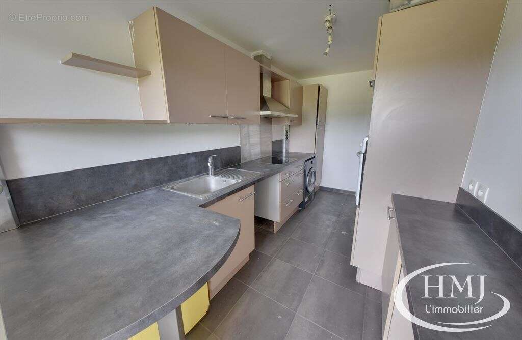 Appartement 87 m² à Courcouronnes  - photo 3