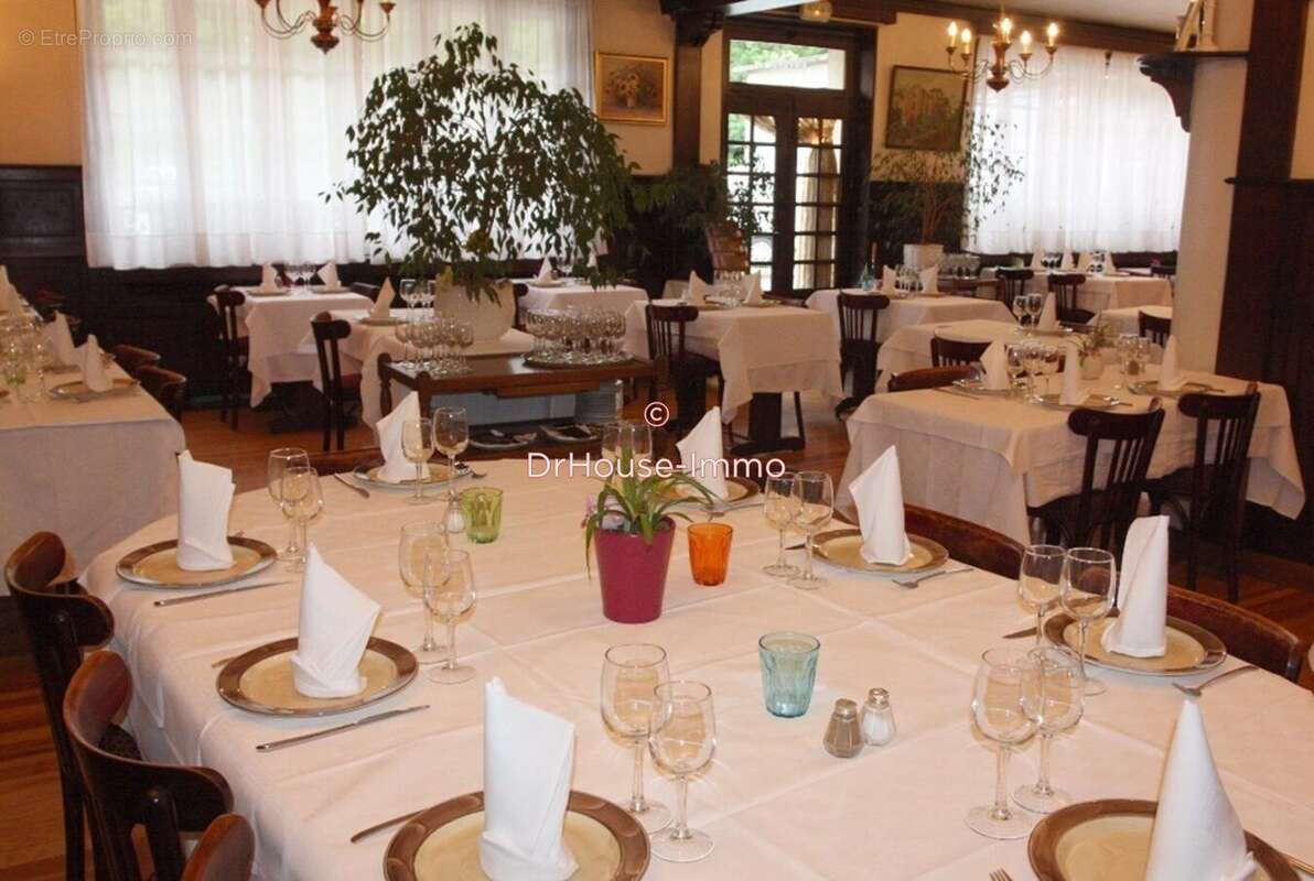 Commerce à PONT-DE-SALARS