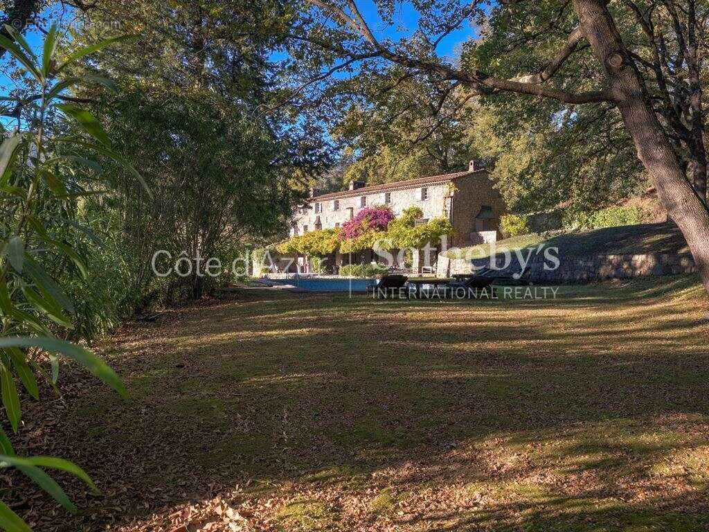 Maison à CHATEAUNEUF-GRASSE