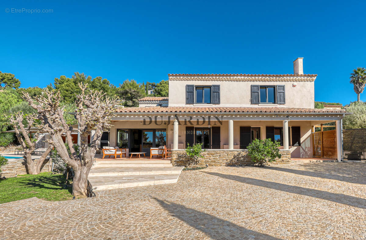 Maison à BORMES-LES-MIMOSAS