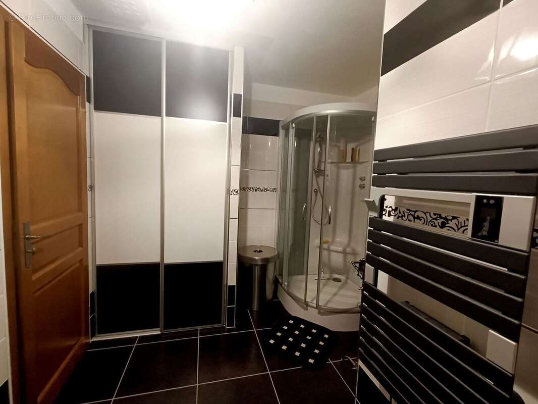 Maison 133 m² à Regusse  - photo 9