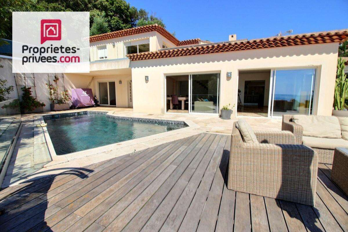 Maison à ROQUEBRUNE-SUR-ARGENS