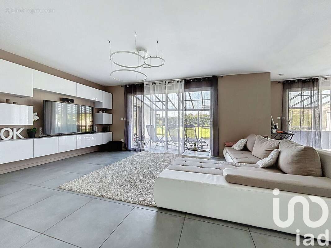 Photo 2 - Maison à THEHILLAC