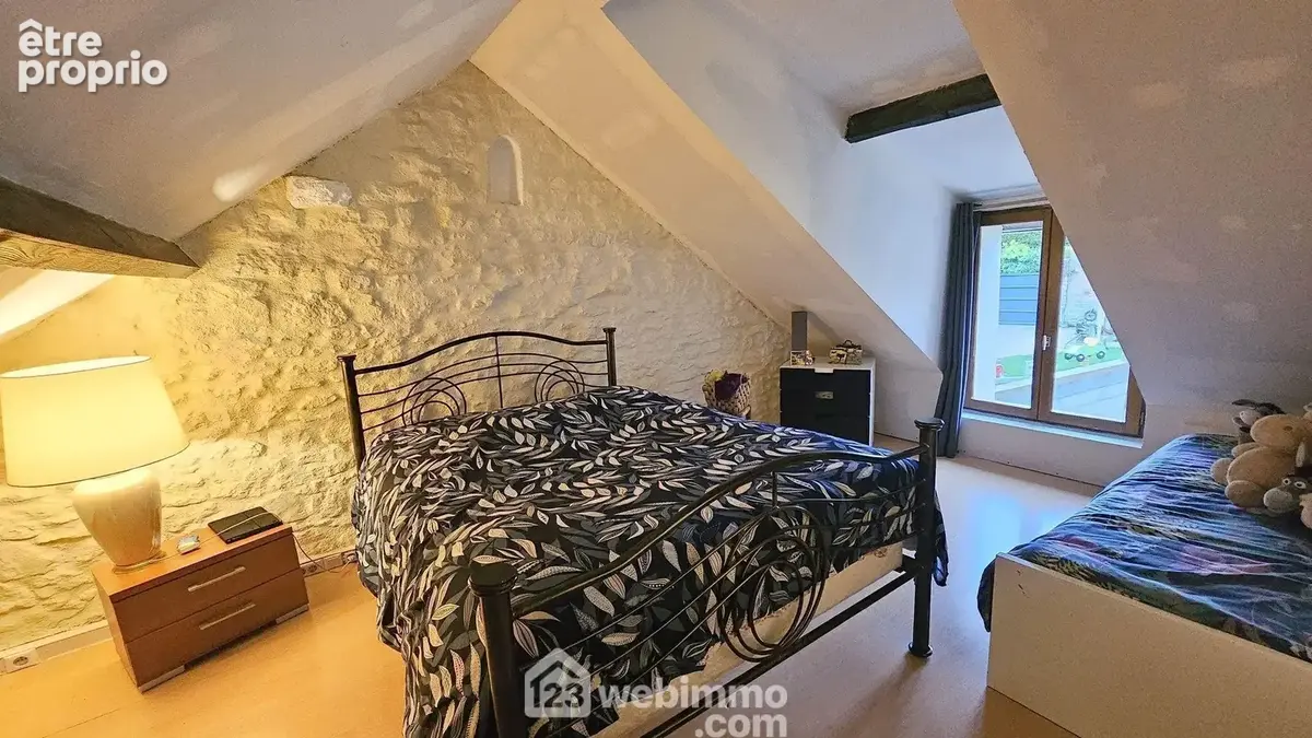 Au 1er étage, une chambre cocooning de 8 m².