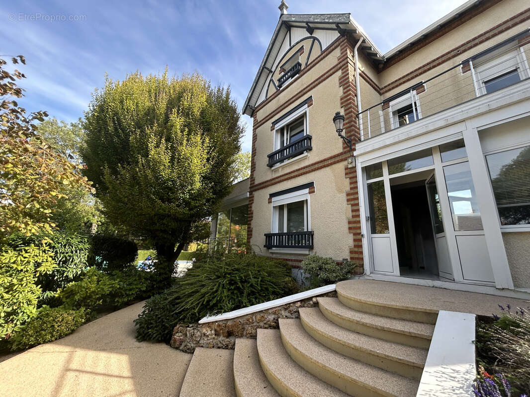 Maison à BEZANNES