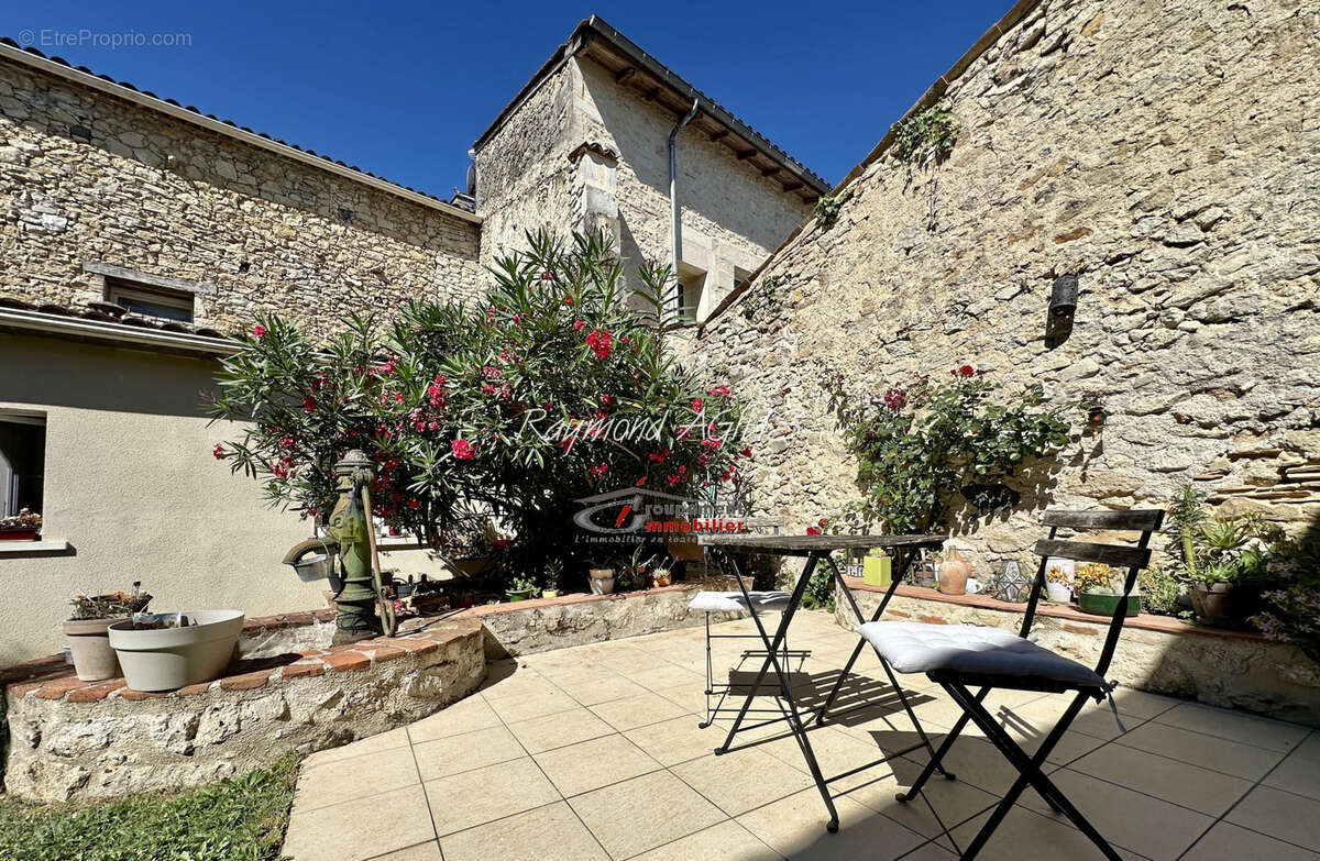 Charmante propriété de village rénovée de 7 chambres avec potentiel de revenus - photo 38