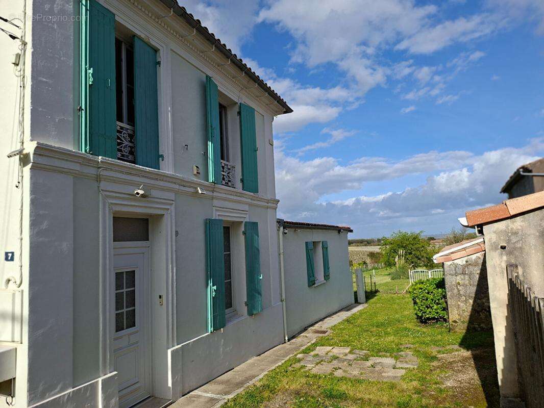 Maison à SAINT-ESTEPHE
