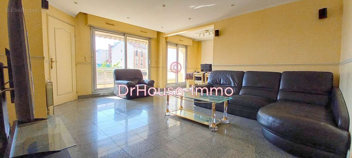 Appartement à LES LILAS