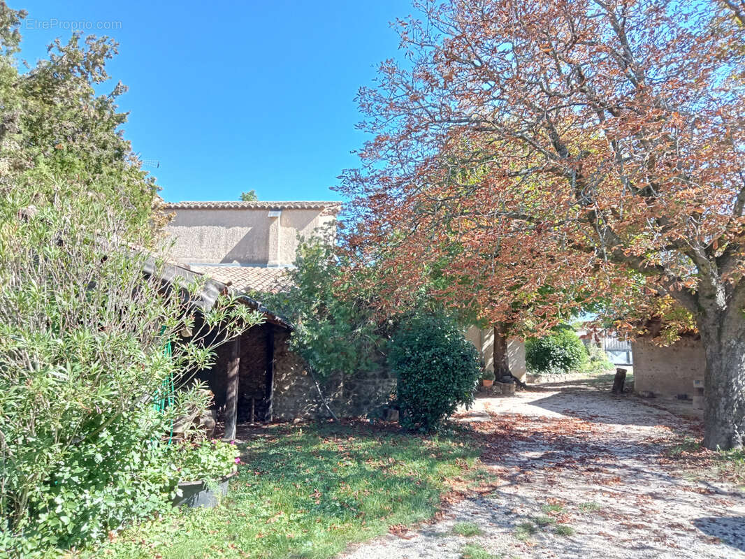 Maison à CHARMES-SUR-RHONE