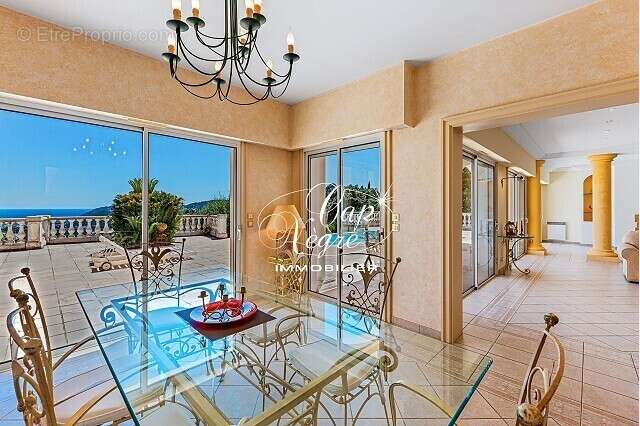 Maison à MANDELIEU-LA-NAPOULE