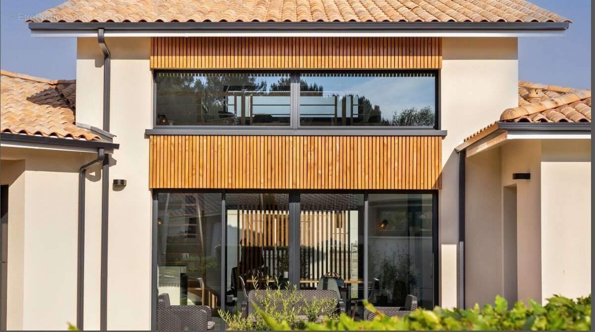 Terrain à AMBARES-ET-LAGRAVE