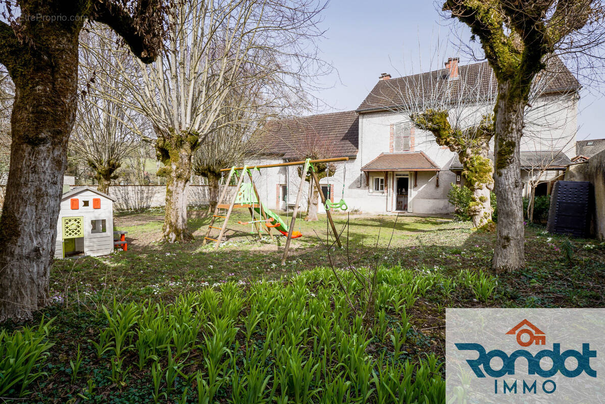 Maison à AVOT