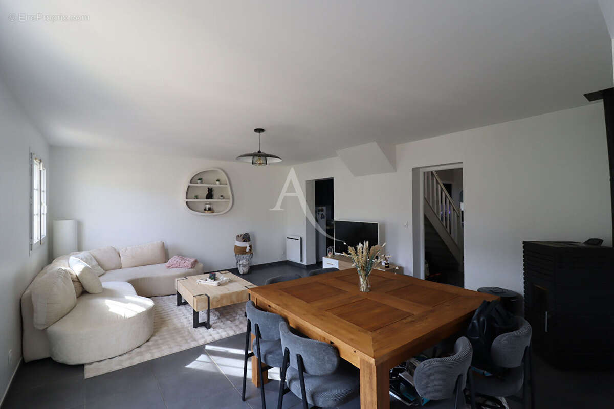 Maison à INCARVILLE