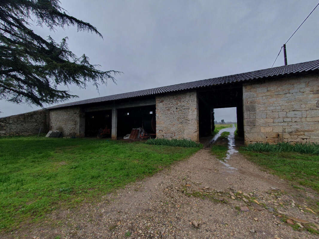 hangar entrée - Maison à PUY-L&#039;EVEQUE