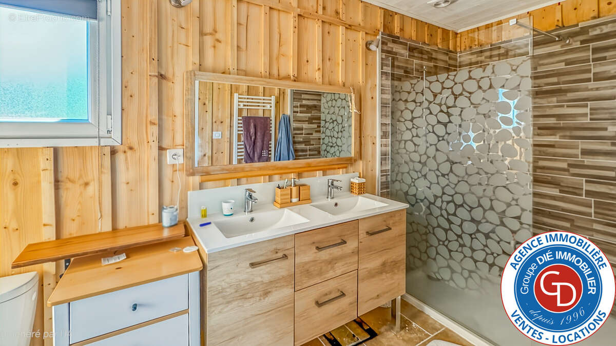 Villa avec 5 chambres, garage et piscine - photo 24