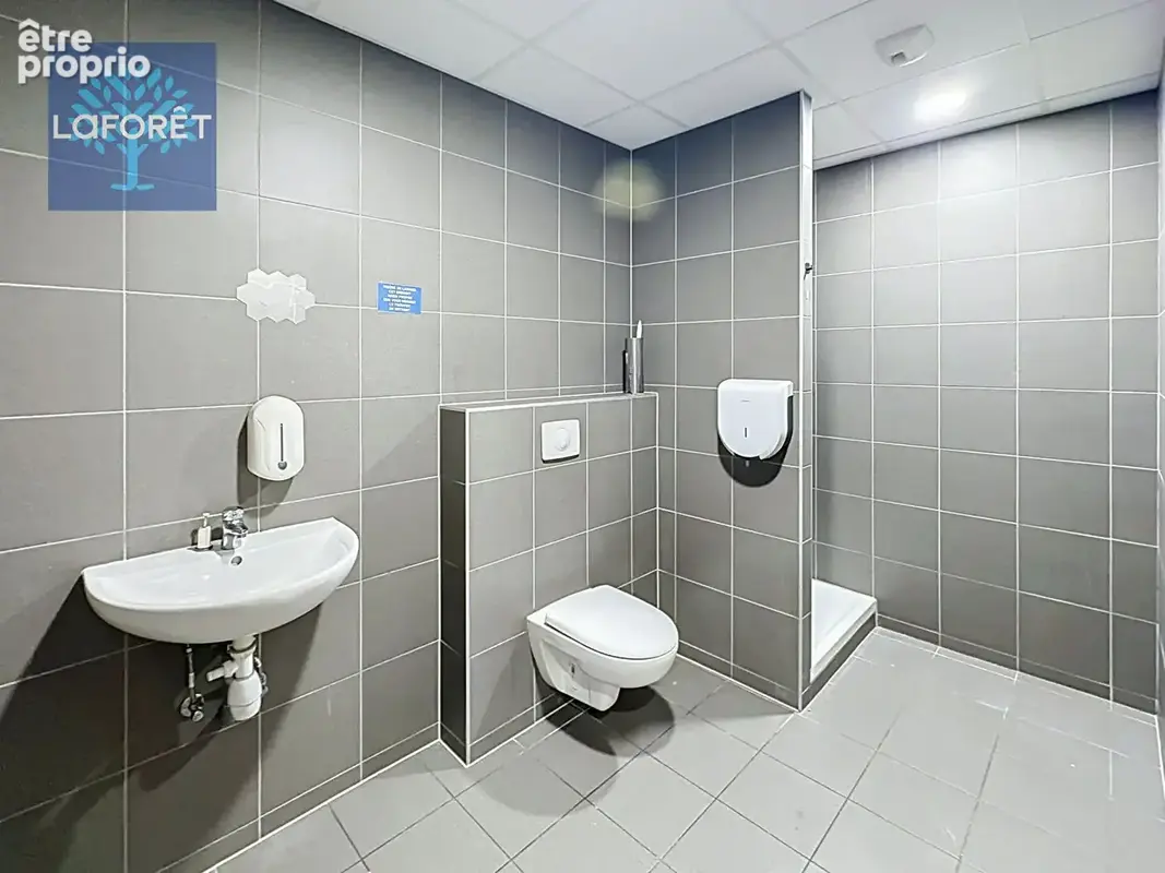 Local commercial 325 m² ? emplacement stratégique -terrasse - illkirch - photo 9