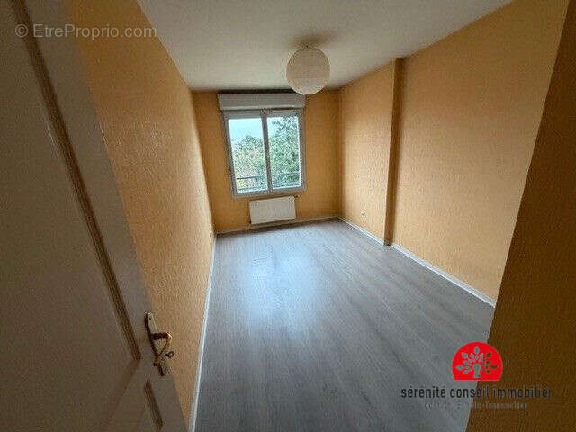Chambre2 - Appartement à LYON-8E