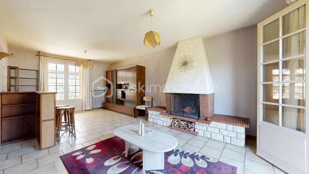 Maison lumineuse avec deux terrasses et parking à vendre ! - photo 9