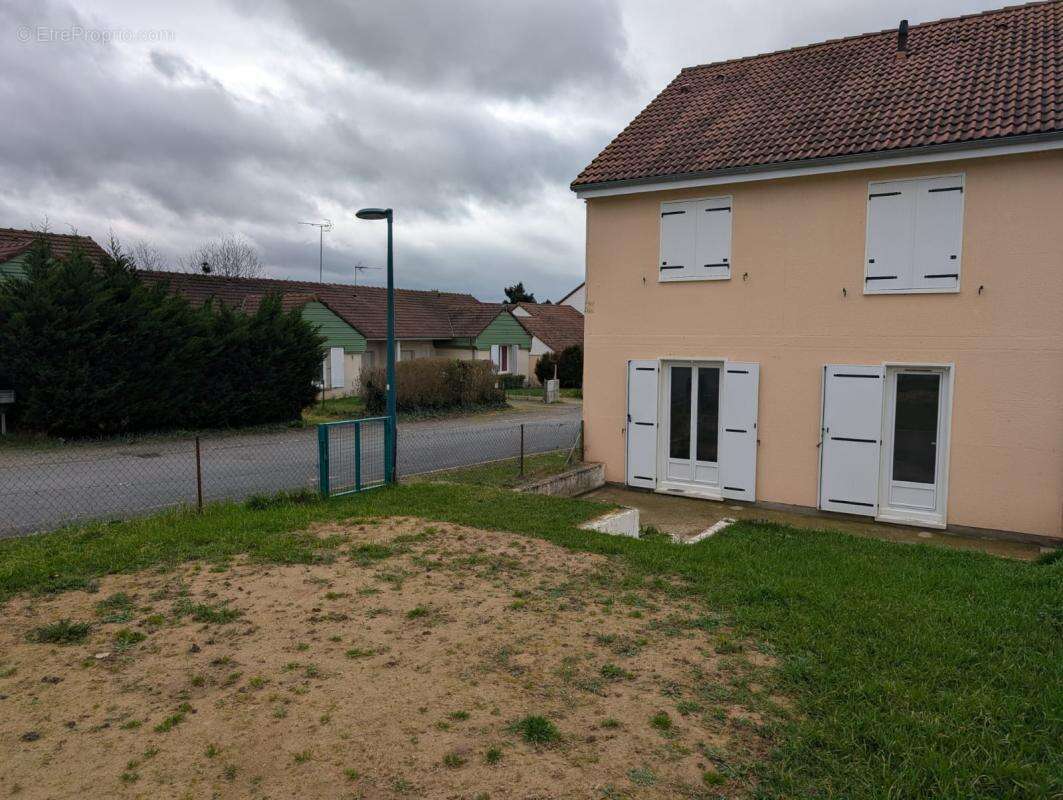 Maison à VALLON-EN-SULLY