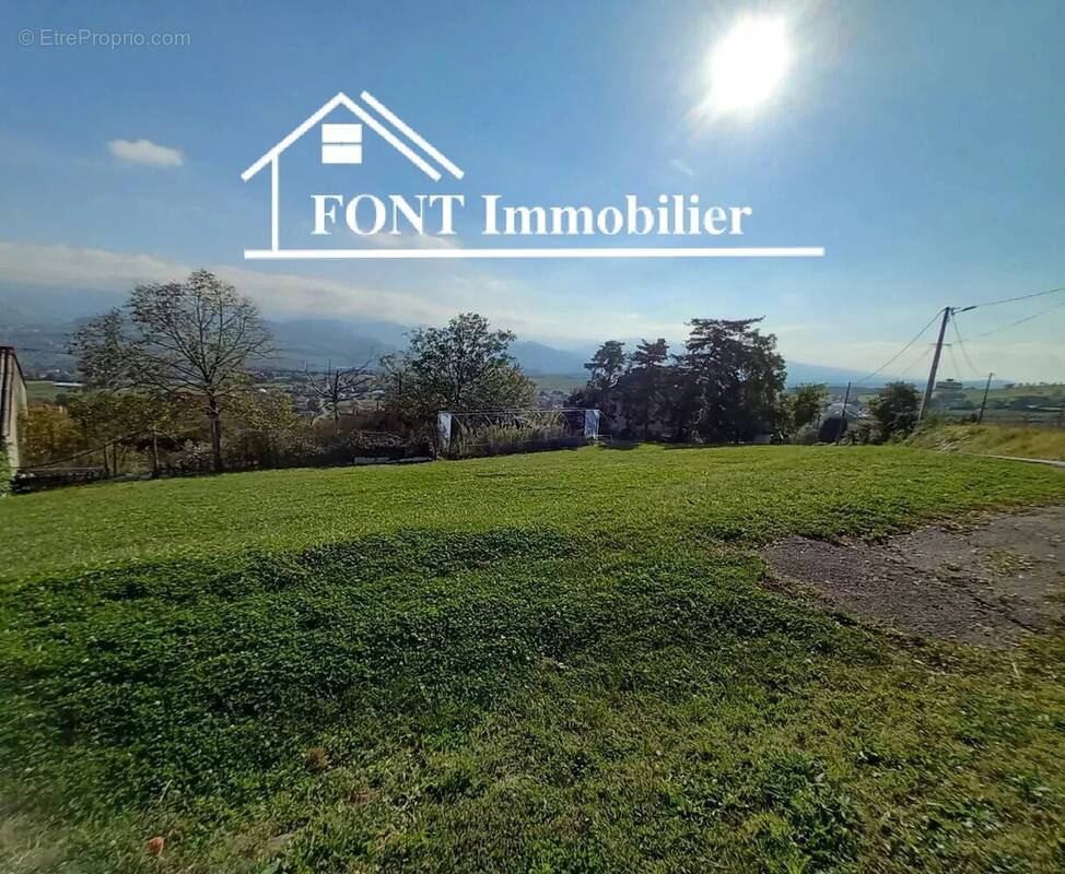 Terrain à CELLIEU