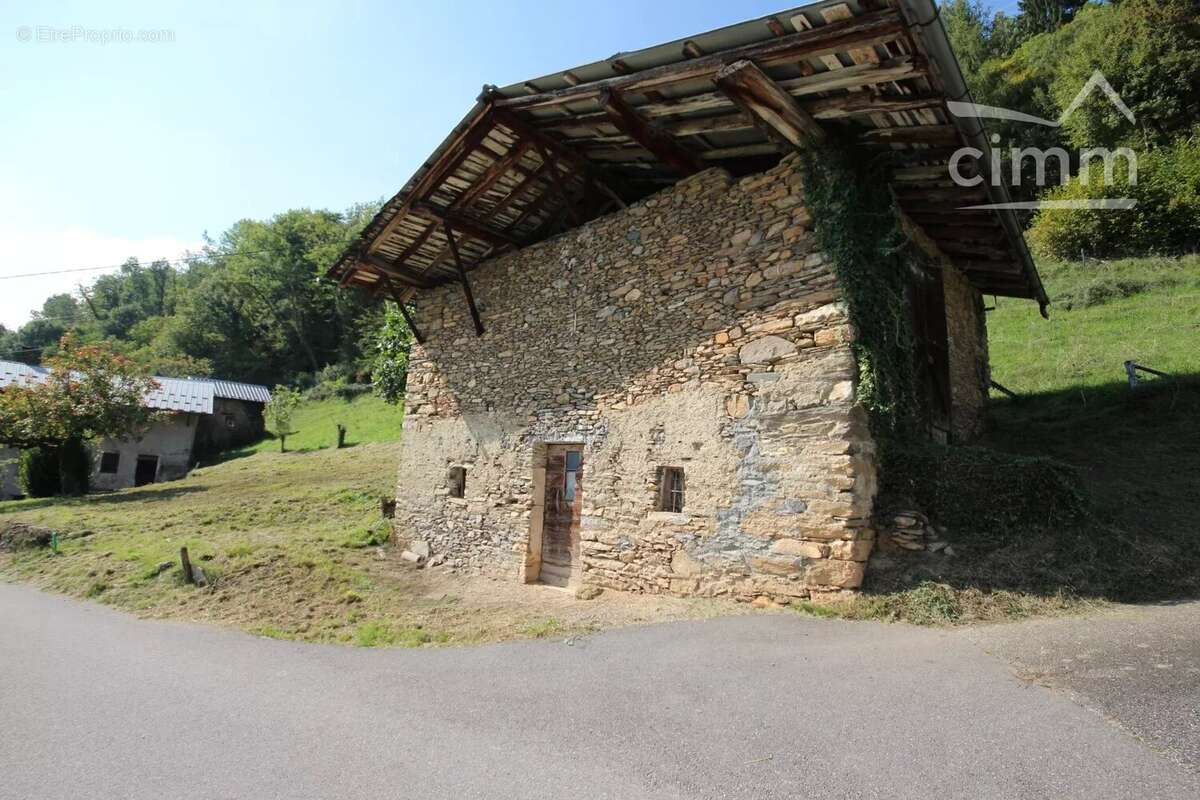 Terrain à LA ROCHETTE