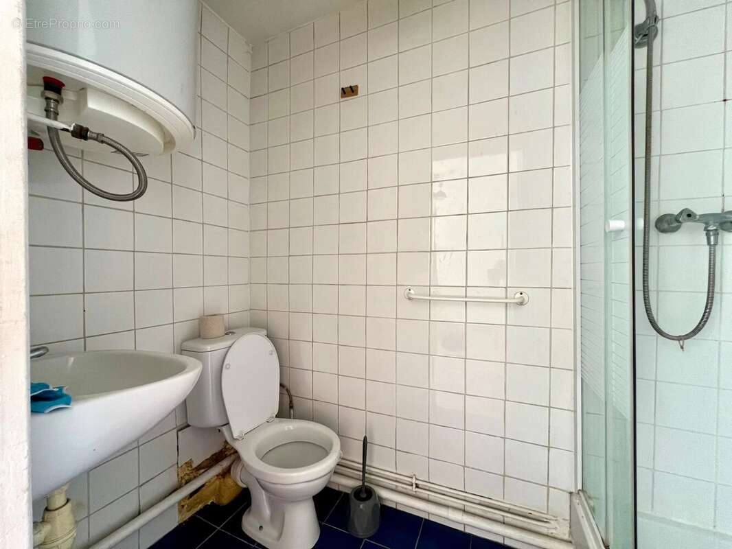Studio paris iième avec ascenseur - photo 10